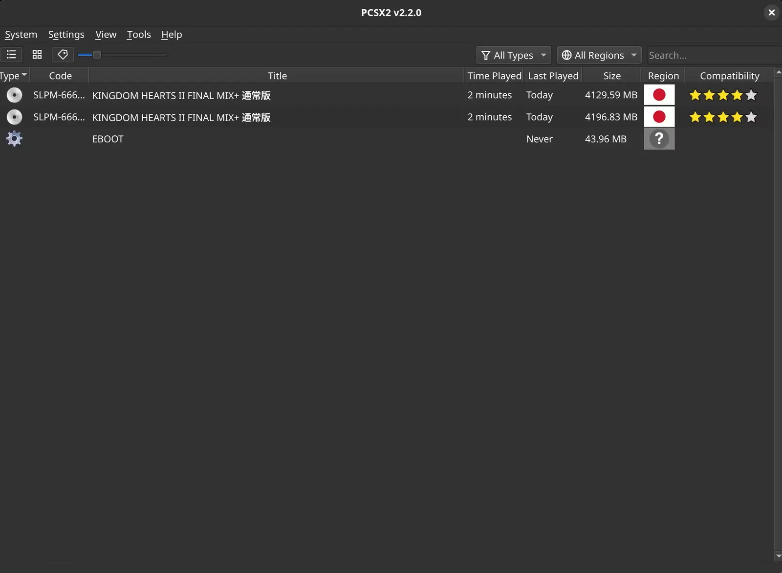 PCSX2 v2.2.0 Spielliste mit Titeln, Regionsflaggen und Kompatibilitäts-Sternen im Dark Mode